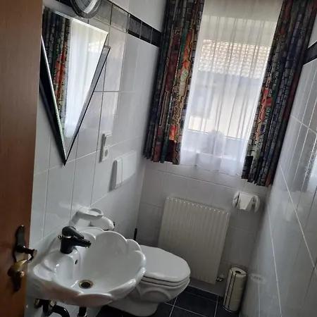 Edelweiss Apartment *