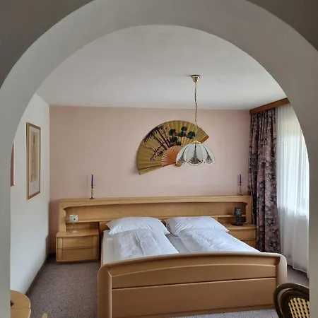 Edelweiss Apartment *